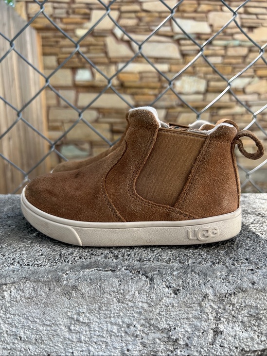 UGG Other - UGG Hamden II suede Boot kids unisex size 10 Toddler